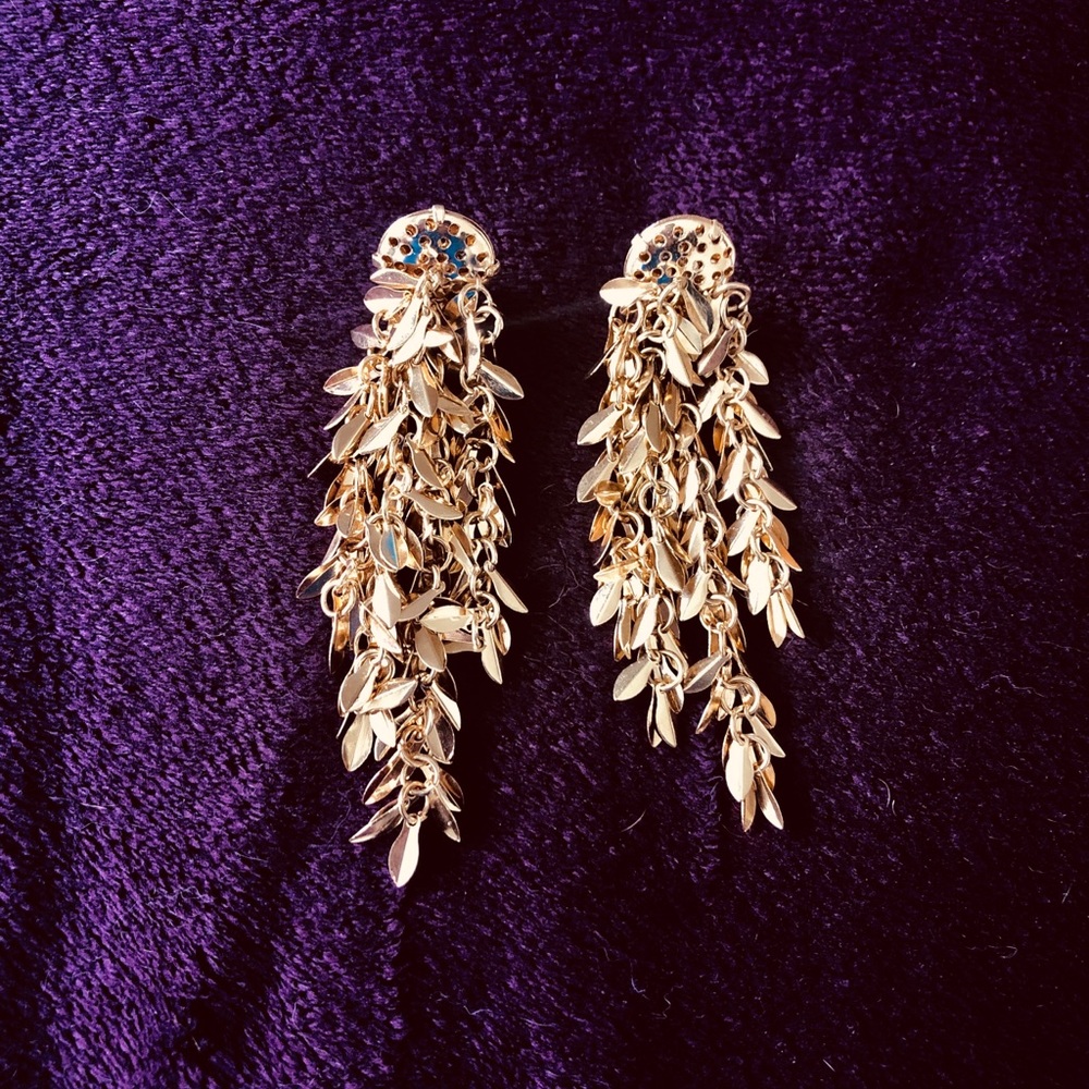 Gold dangle statement earrings ✨✨